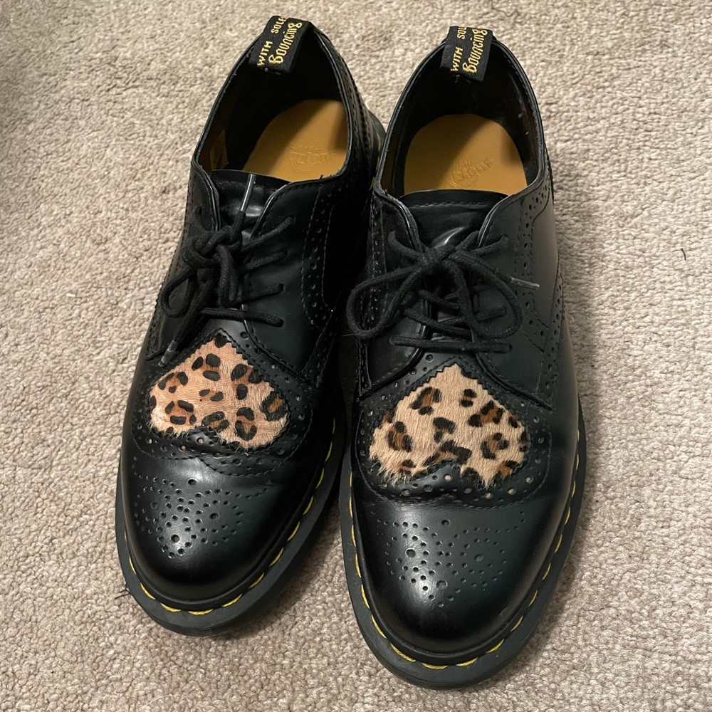 UK7 Joyce Heart Leopard Brogue